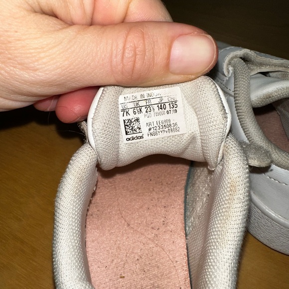 Adidas Three Stripes Velcro Size 7 - Picture 5 of 5